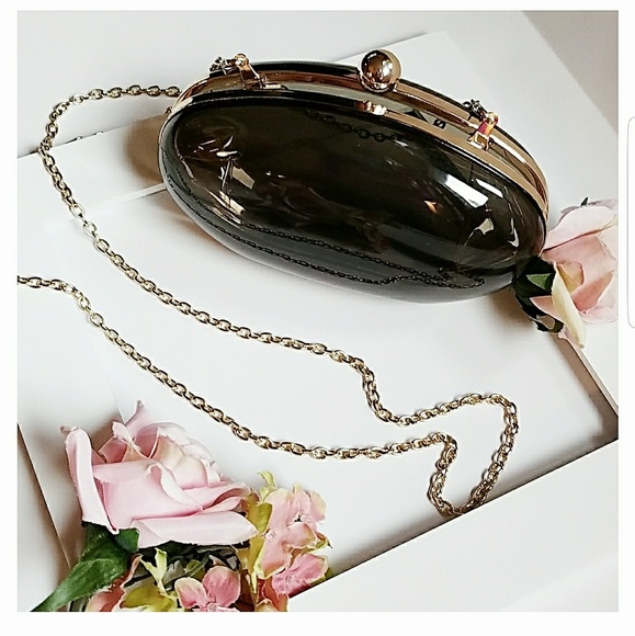 Pink Haley Handbags - 💋Oval Black Clutch by Pink Haley